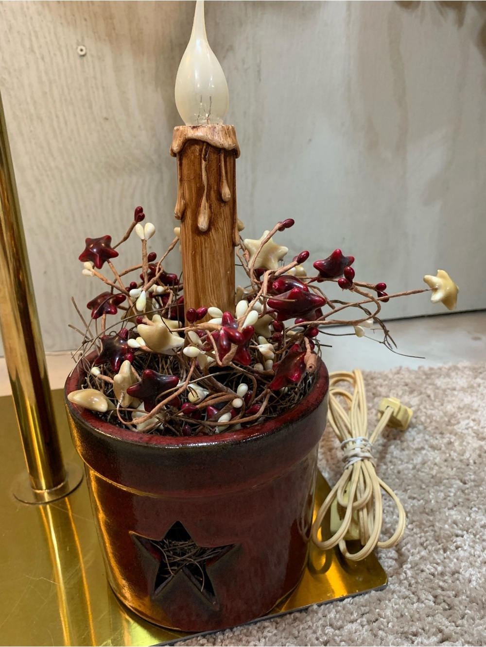 Rustic Red Star Pot Candle Lamp with Cream and Burgundy Accents